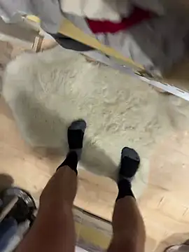 Snapshot of rundum40 chatting on 02-13-25, 04:28 rundum40 online show from 02-13-25, 04:28