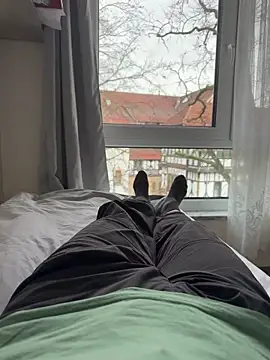 Snapshot of rundum40 chatting on 11-19-25, 12:16 rundum40 online show from 11-19-25, 12:16