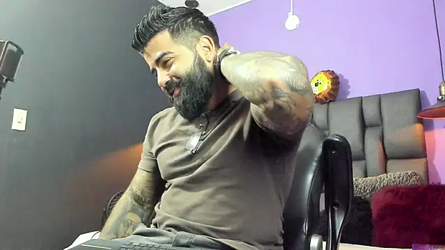 Snapshot of Lyon_vach chatting on 01-06-26, 06:00 Lyon vach online show from 01-06-26, 06:00