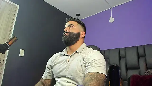 Snapshot of Lyon_vach chatting on 01-17-26, 04:17 Lyon vach online show from 01-17-26, 04:17