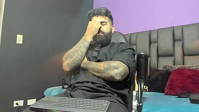 Snapshot of Lyon_vach chatting on 02-11-26, 03:00 Lyon vach online show from 02-11-26, 03:00