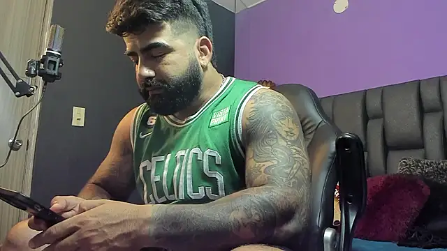 Snapshot of Lyon_vach chatting on 02-17-26, 01:57 Lyon vach online show from 02-17-26, 01:57