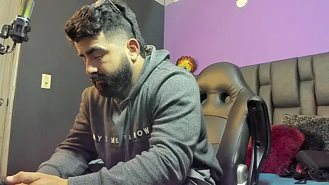 Snapshot of Lyon_vach chatting on 02-18-26, 02:18 Lyon vach online show from 02-18-26, 02:18