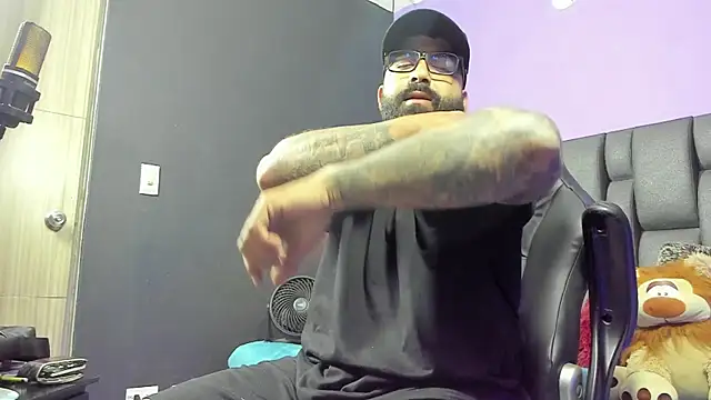 Snapshot of Lyon_vach chatting on 02-22-26, 03:29 Lyon vach online show from 02-22-26, 03:29