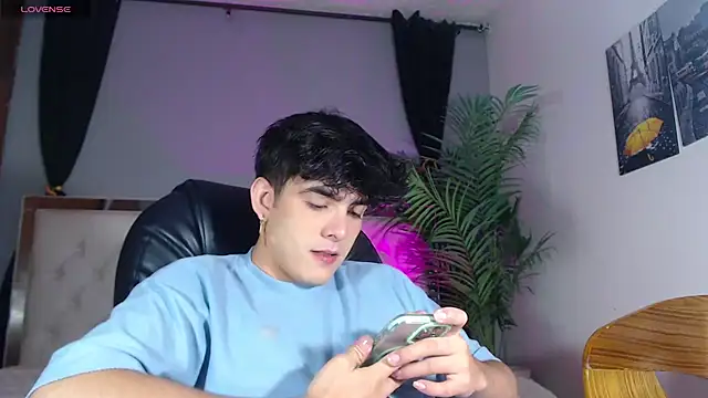 Snapshot of nolan_twink1 chatting on 09-29-25, 05:51 nolan twink1 online show from 09-29-25, 05:51