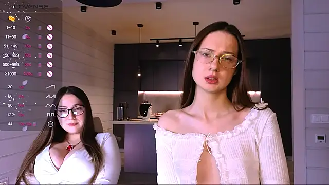 Snapshot of dorafisher01 chatting on 11-16-25, 02:11 dorafisher01 online show from 11-16-25, 02:11