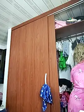 LaurenWelly  online show from 03-18-25, 04:37