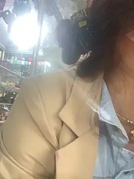 Snapshot of Cesywet chatting on 02-23-25, 01:46 Cesywet online show from 02-23-25, 01:46