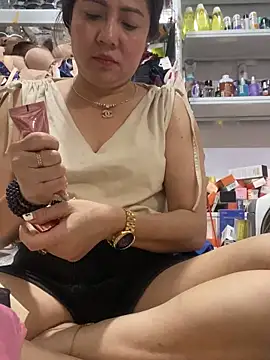 Snapshot of Cesywet chatting on 03-23-25, 06:16 Cesywet online show from 03-23-25, 06:16