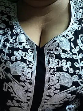 Snapshot of Rinki_Guptaa chatting on 12-20-25, 10:11 Rinki Guptaa online show from 12-20-25, 10:11