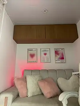 maddy bronw  online show from 04-21-26, 02:51