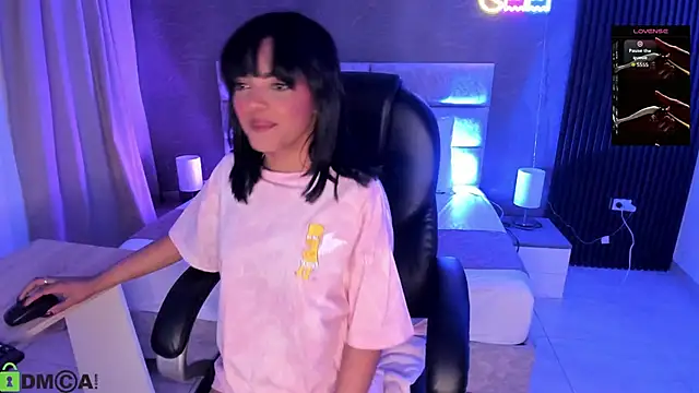 Cristal  adams online show from 10-17-25, 12:41