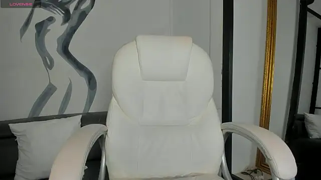 Snapshot of TinaJonnes_ chatting on 02-14-25, 06:19 TinaJonnes online show from 02-14-25, 06:19