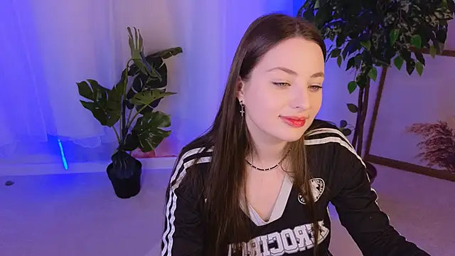 Snapshot of MoonLissa chatting on 12-13-24, 04:38 MoonLissa online show from 12-13-24, 04:38