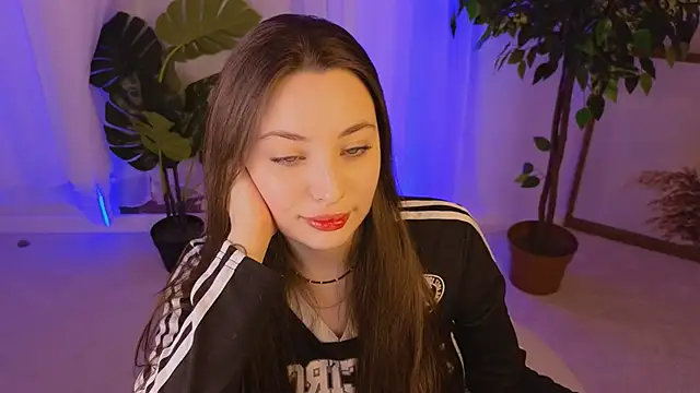 Snapshot of MoonLissa chatting on 12-15-24, 01:00 MoonLissa online show from 12-15-24, 01:00