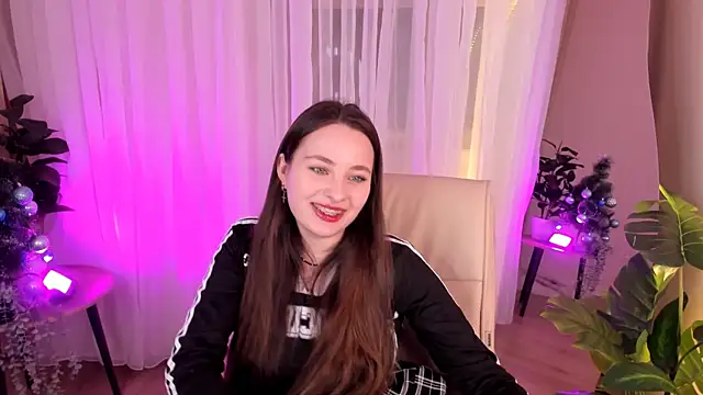 Snapshot of MoonLissa chatting on 12-16-24, 04:49 MoonLissa online show from 12-16-24, 04:49