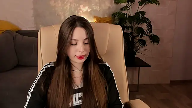 Snapshot of MoonLissa chatting on 12-20-24, 01:43 MoonLissa online show from 12-20-24, 01:43