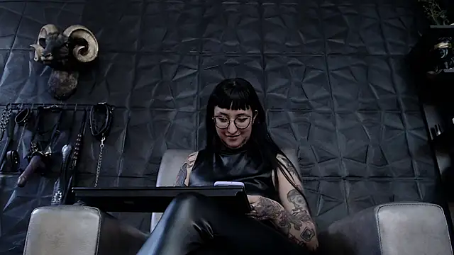 Agata Darkness online show from 12-14-25, 09:30