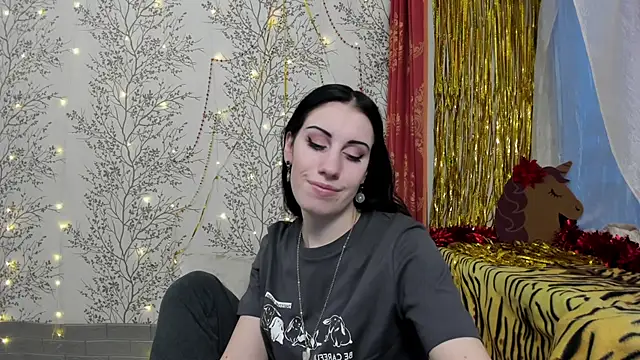 Mary0Lou online show from 12-28-24, 02:43