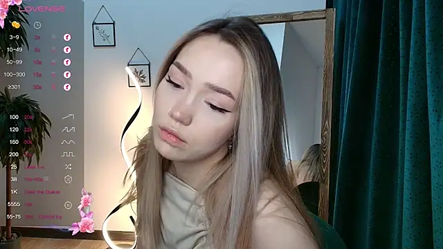 Snapshot of Evia_r0se chatting on 12-05-24, 05:26 Evia r0se online show from 12-05-24, 05:26