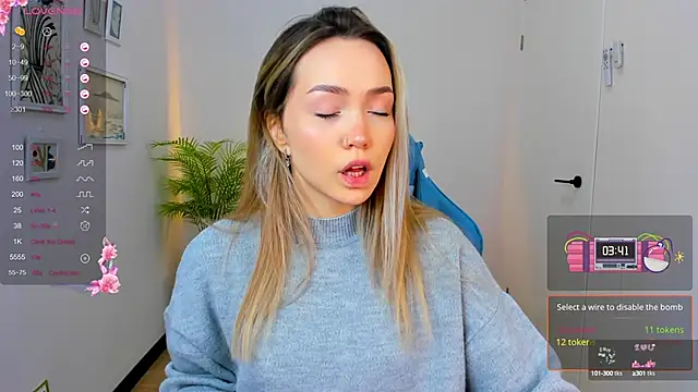 Snapshot of Evia_r0se chatting on 12-19-24, 08:23 Evia r0se online show from 12-19-24, 08:23