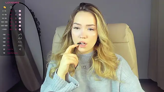 Snapshot of Evia_r0se chatting on 01-18-25, 08:20 Evia r0se online show from 01-18-25, 08:20