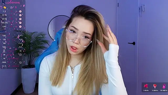 Snapshot of Evia_r0se chatting on 01-26-25, 07:32 Evia r0se online show from 01-26-25, 07:32