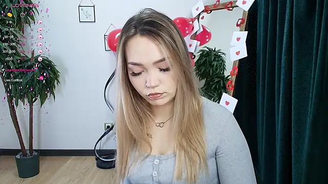 Snapshot of Evia_r0se chatting on 02-11-25, 02:03 Evia r0se online show from 02-11-25, 02:03