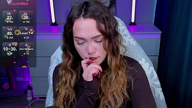 Snapshot of Evia_r0se chatting on 02-24-26, 08:23 Evia r0se online show from 02-24-26, 08:23