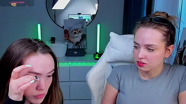 Snapshot of Evia_r0se chatting on 03-08-26, 02:04 Evia r0se online show from 03-08-26, 02:04