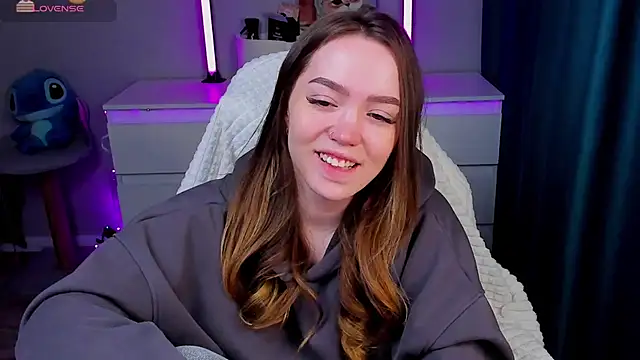 Snapshot of Evia_r0se chatting on 03-26-26, 05:57 Evia r0se online show from 03-26-26, 05:57