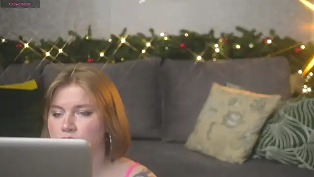 Snapshot of Kira_Citro chatting on 12-17-24, 10:11 Kira Citro online show from 12-17-24, 10:11