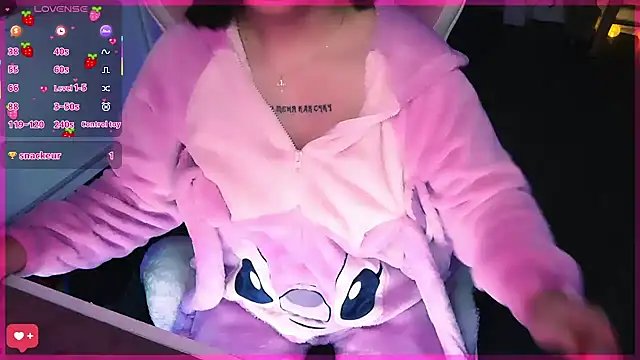 Snapshot of Angel-Devil666 chatting on 09-08-25, 10:31 Angel-Devil666 online show from 09-08-25, 10:31