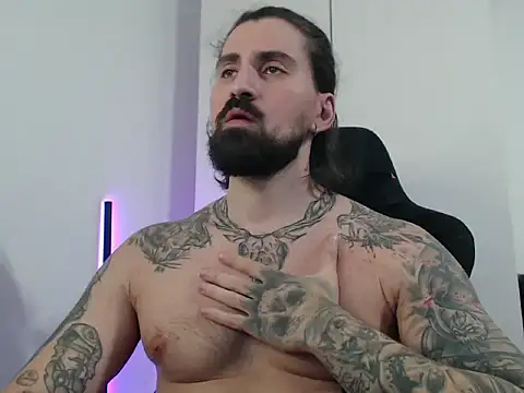 Snapshot of MateoHunk chatting on 11-08-25, 05:56 MateoHunk online show from 11-08-25, 05:56