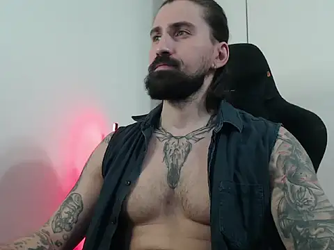 Snapshot of MateoHunk chatting on 11-30-25, 03:16 MateoHunk online show from 11-30-25, 03:16