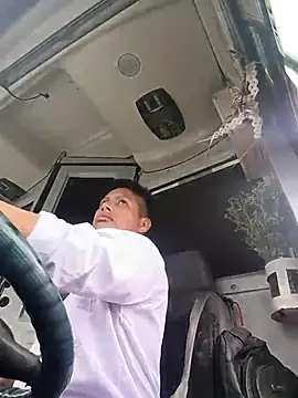 alexchir4 online show from 10-27-25, 03:38