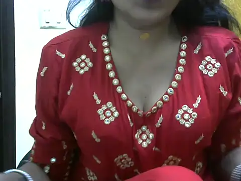 Snapshot of l_l_ish chatting on 10-20-25, 03:40 l l ish online show from 10-20-25, 03:40