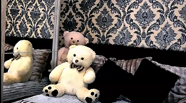 Snapshot of Aly_girl1 chatting on 01-10-25, 10:06 Aly girl1 online show from 01-10-25, 10:06