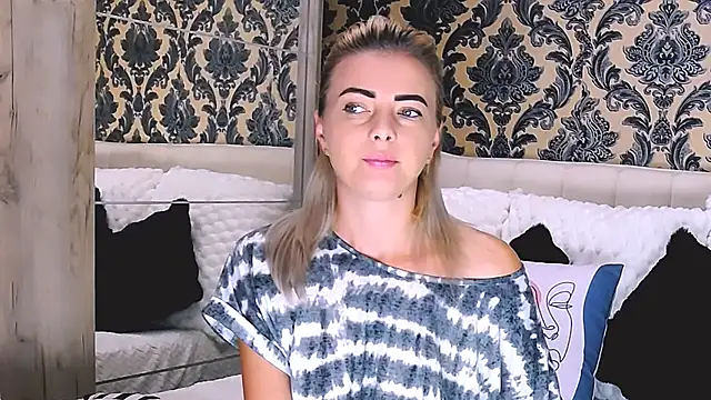 Snapshot of Aly_girl1 chatting on 09-18-25, 07:21 Aly girl1 online show from 09-18-25, 07:21