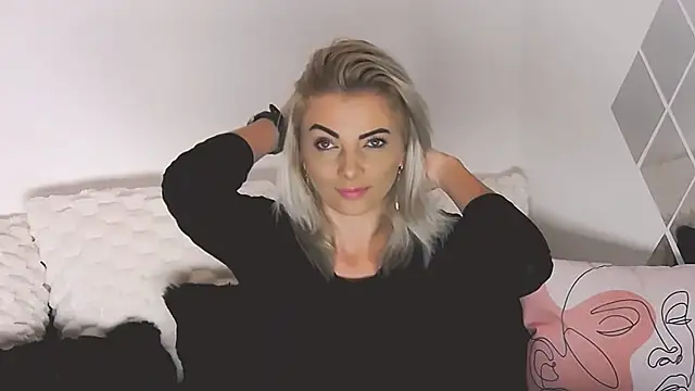 Snapshot of Aly_girl1 chatting on 11-01-25, 11:01 Aly girl1 online show from 11-01-25, 11:01