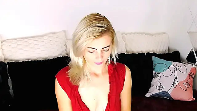 Snapshot of Aly_girl1 chatting on 11-11-25, 02:17 Aly girl1 online show from 11-11-25, 02:17