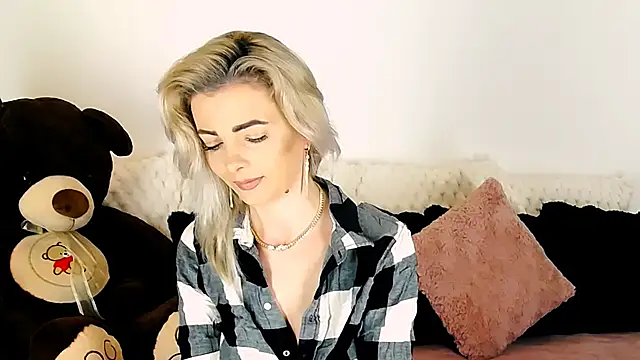 Snapshot of Aly_girl1 chatting on 01-18-26, 01:37 Aly girl1 online show from 01-18-26, 01:37