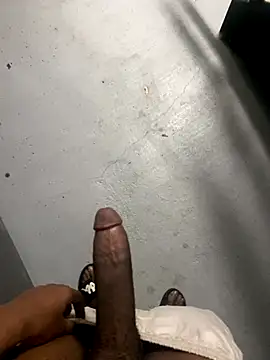 Snapshot of zeekBbc chatting on 11-03-25, 09:32 zeekBbc online show from 11-03-25, 09:32