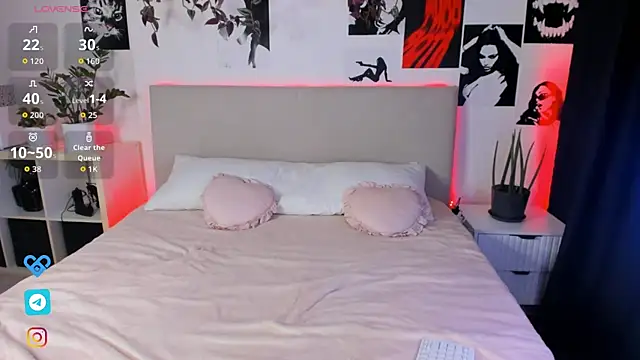 Lisa Moones online show from 10-09-25, 03:21