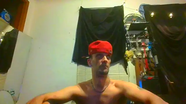 Snapshot of slinginbigD chatting on 01-04-25, 12:37 slinginbigD online show from 01-04-25, 12:37