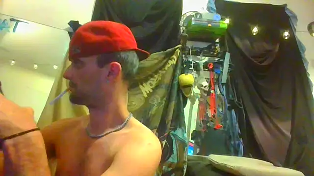 Snapshot of slinginbigD chatting on 01-07-25, 12:34 slinginbigD online show from 01-07-25, 12:34