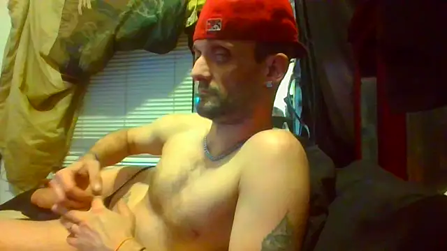 Snapshot of slinginbigD chatting on 01-07-25, 11:35 slinginbigD online show from 01-07-25, 11:35