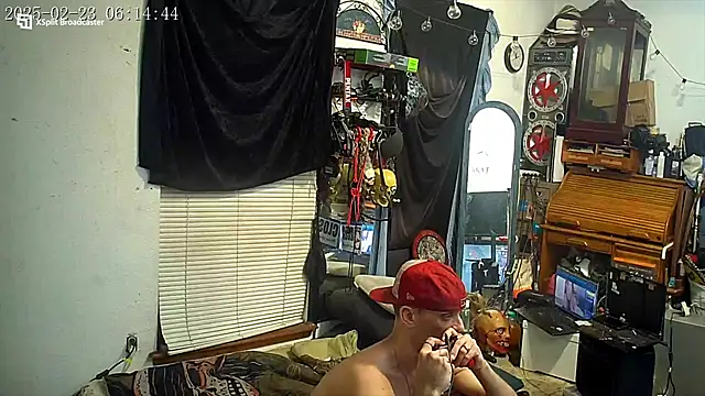 Snapshot of slinginbigD chatting on 02-23-25, 12:16 slinginbigD online show from 02-23-25, 12:16