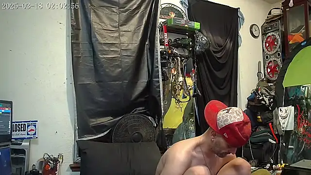 Snapshot of slinginbigD chatting on 03-18-25, 08:03 slinginbigD online show from 03-18-25, 08:03