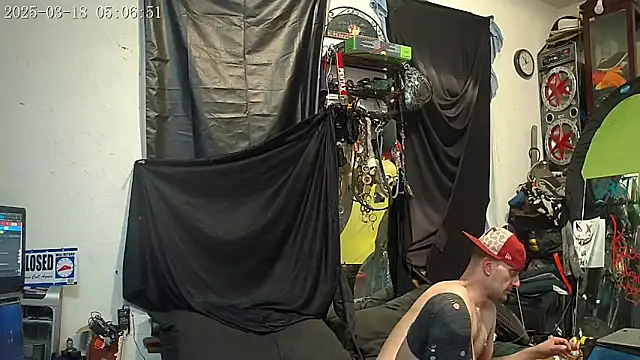 Snapshot of slinginbigD chatting on 03-18-25, 11:08 slinginbigD online show from 03-18-25, 11:08